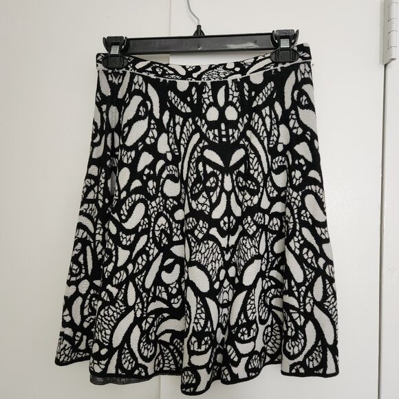 Black and white paisley sweater skirt - Picture 1 of 3